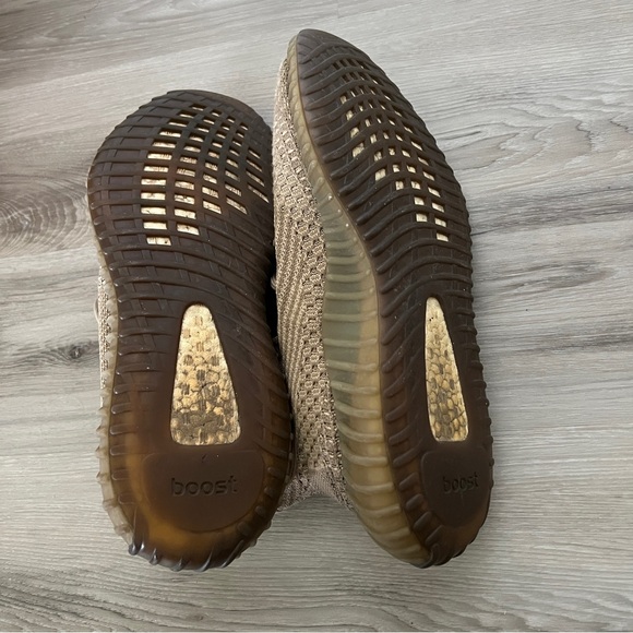 Yeezy Men’s Sneaker - Picture 6 of 7